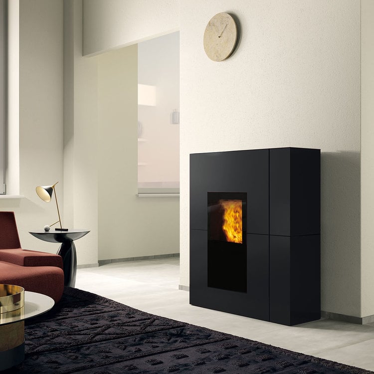 Stufa a pellet Edilkamin Blade2 H 22 Up 22,8 kW Idro WiFi Nero - immagine 2